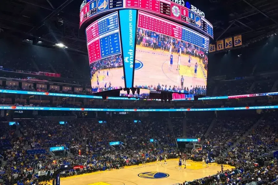 Inside 贝博体彩app's 追逐中心 for a Golden State Warriors Game.